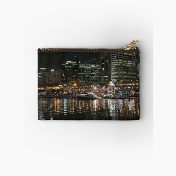 Aperçu de l'œuvre Darling Harbout de nuit, Sydney, NSW, Australie créée et vendue par Mariam Kabbout.