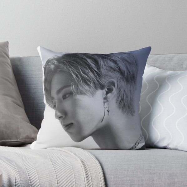 Jisung Stray Kids Throw Pillow