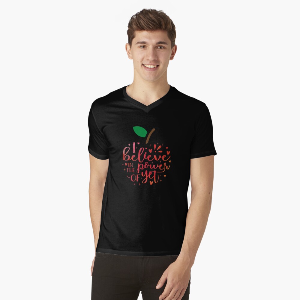 Vista previa del artículo con la obra «Camiseta de cuello en V», diseñado y vendido por woodsgoodsco.