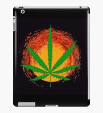 Marihuana-Blatt und die Sonne iPad-Hülle & Klebefolie