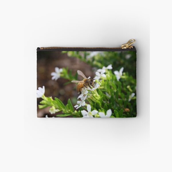 Aperçu de l'œuvre Bee Gathering Pollen no.2 créée et vendue par becSamways.