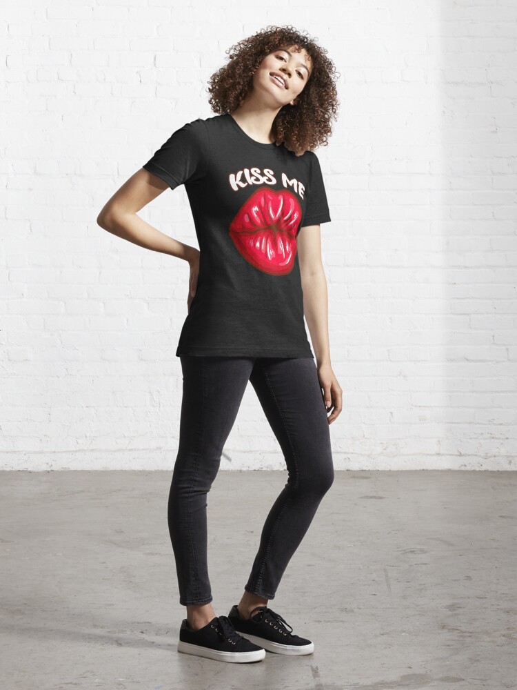 Black t shirt 2024 with red lips