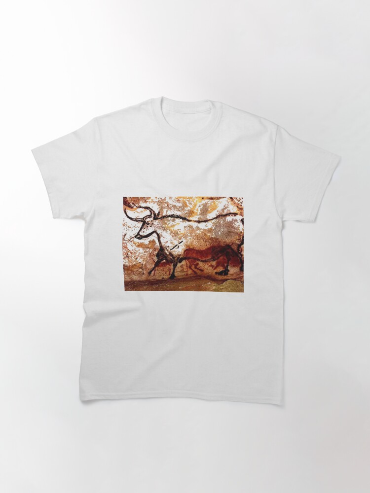 Alternate view of #Lascaux #Cave #Paintings #Bull LascauxCave PaintingsBull LascauxCavePaintingsBull CavePaintings CaveDrawings drawings Classic T-Shirt
