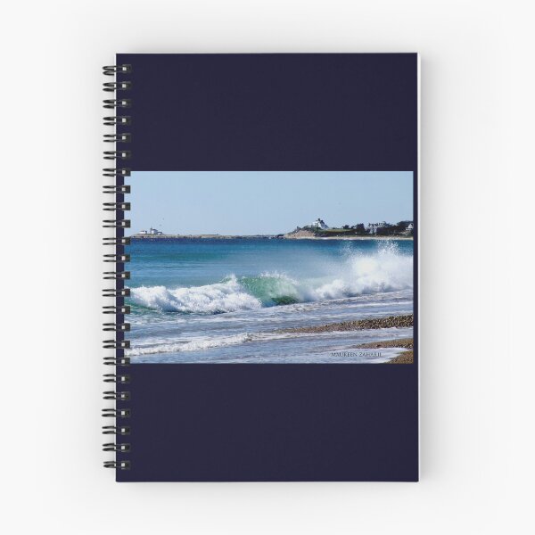 Aperçu de l'œuvre Regarder Hill Light House de MISQUAMICUT créée et vendue par Maureen Zaharie.