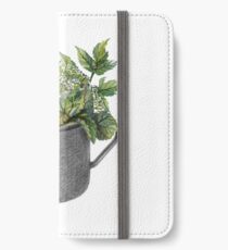 Vinilo o funda para iPhone Taza con crecimiento de bosque verde.