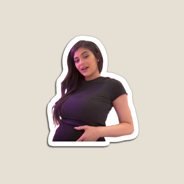 Aperçu de l'œuvre Sticker Kylie Enceinte créée et vendue par tkhoo7.