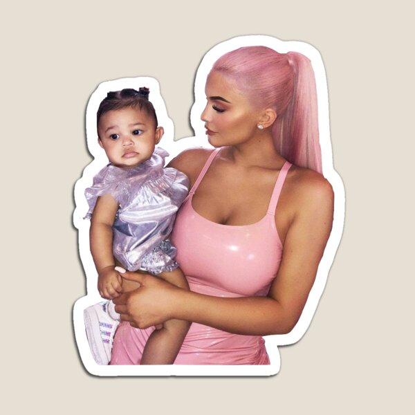Aperçu de l'œuvre Autocollant Kylie et Stormi créée et vendue par tkhoo7.