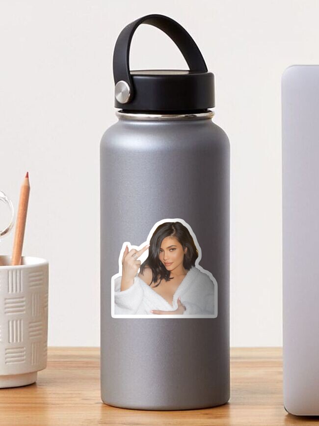 kylie jenner water bottle in cups｜TikTok Search