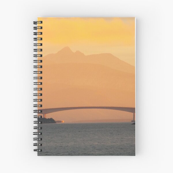 Aperçu de l'œuvre Pont routier de Skye créée et vendue par RobertCWalker.