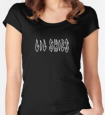 LIL SKIES Tailliertes Rundhals-Shirt