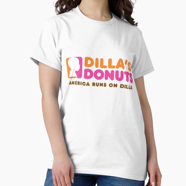 Vista previa del artículo con la obra «Estados Unidos funciona con Dilla», diseñado y vendido por StrictlyDesigns.