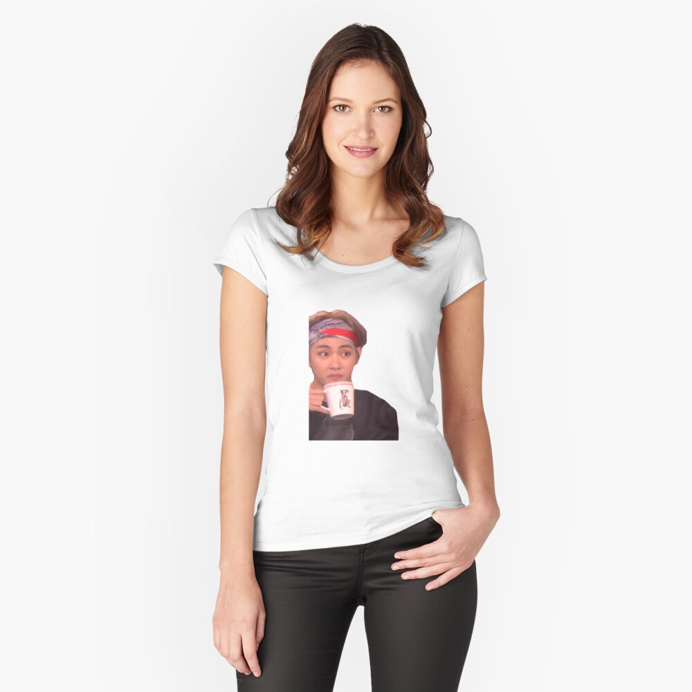 Artikel-Vorschau von Tailliertes Rundhals-Shirt, designt und verkauft von hnguyen22.