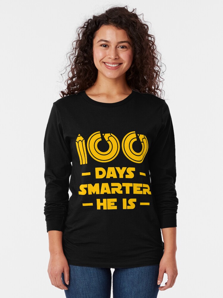 Thumbnail 2 von 5, Langarmshirt, 100 Days Smarter He Is - 100 Days Of School Gift designt und verkauft von yeoys.