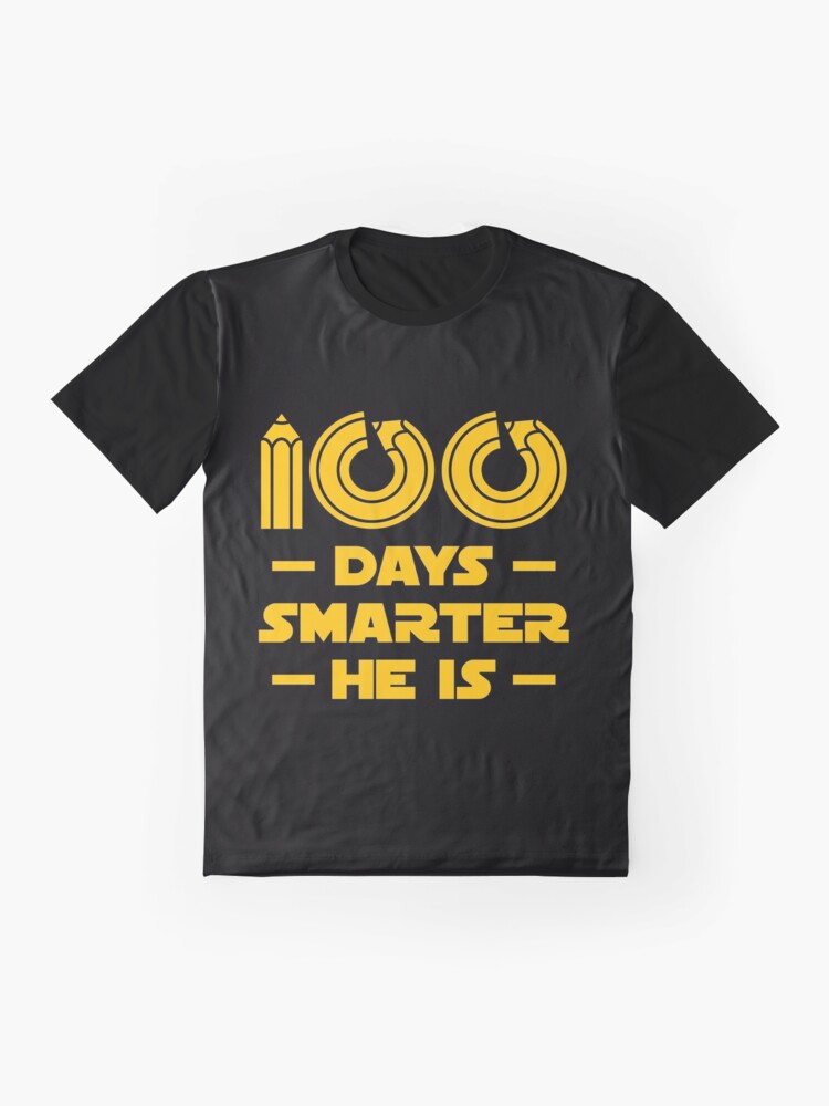 Thumbnail 4 von 5, Grafik T-Shirt, 100 Days Smarter He Is - 100 Days Of School Gift designt und verkauft von yeoys.