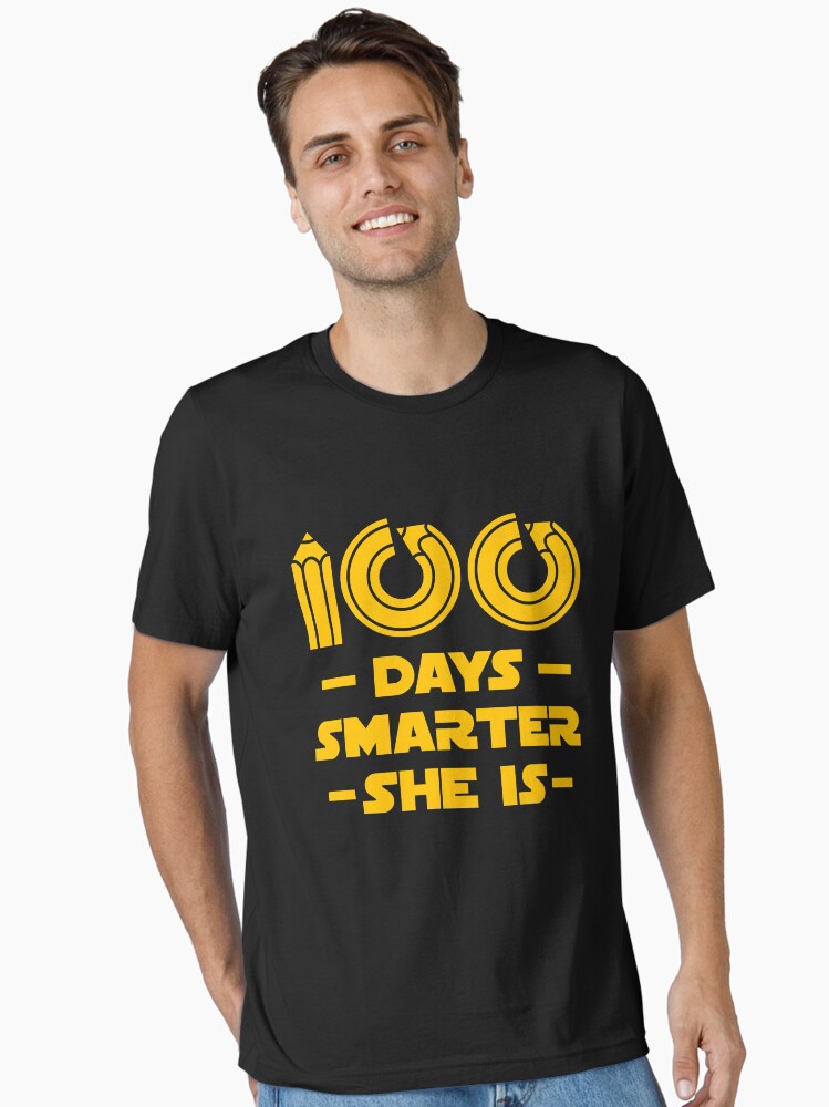 Thumbnail 1 von 7, Essential T-Shirt, 100 Days Smarter She Is - 100 Days Of School Gift designt und verkauft von yeoys.