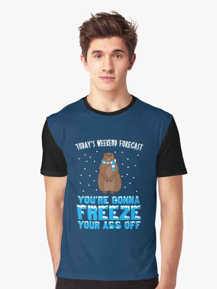 Thumbnail 1 von 5, Grafik T-Shirt, Today's Weekend Forecast: You're Gonna Freeze Your Ass Off - Groundhog Day Gift designt und verkauft von yeoys.