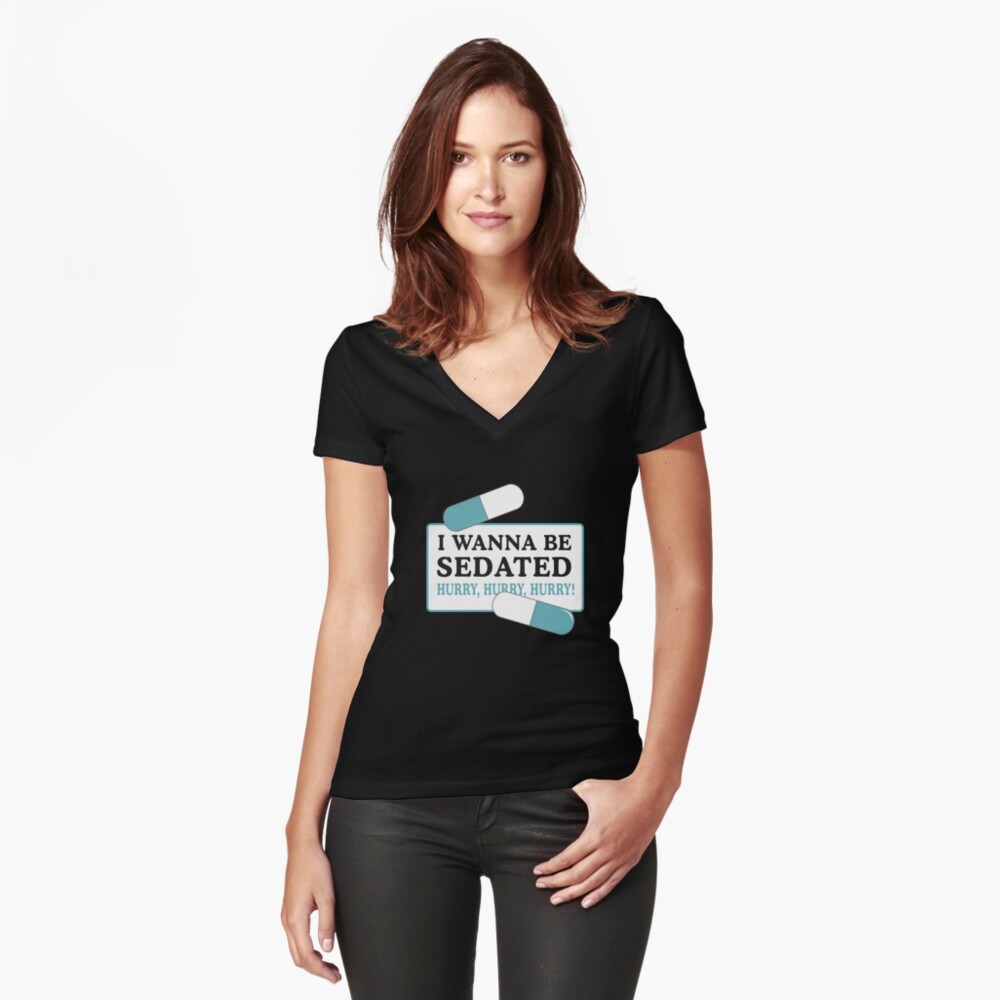Aperçu de l'œuvre T-shirt moulant col V créée et vendue par Jeanne-LMBB.