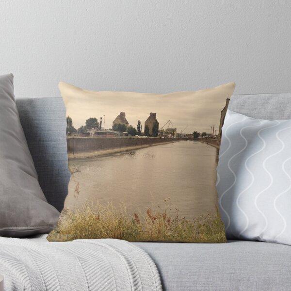 Artikelvorschau, Magdeburg Elbe Ottostadt Fluss Ebbe Flusslauf Alter Hafen entworfen und verkauft von TrumpfDesign.