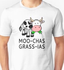 Moo-chas Grass-ias (Muchas Gracias) Slim Fit T-Shirt