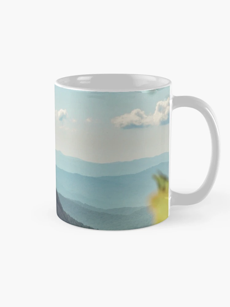 Aperçu 3 sur 6. Mug à café avec l'œuvre Miroir créée et vendue par mattmangrease.