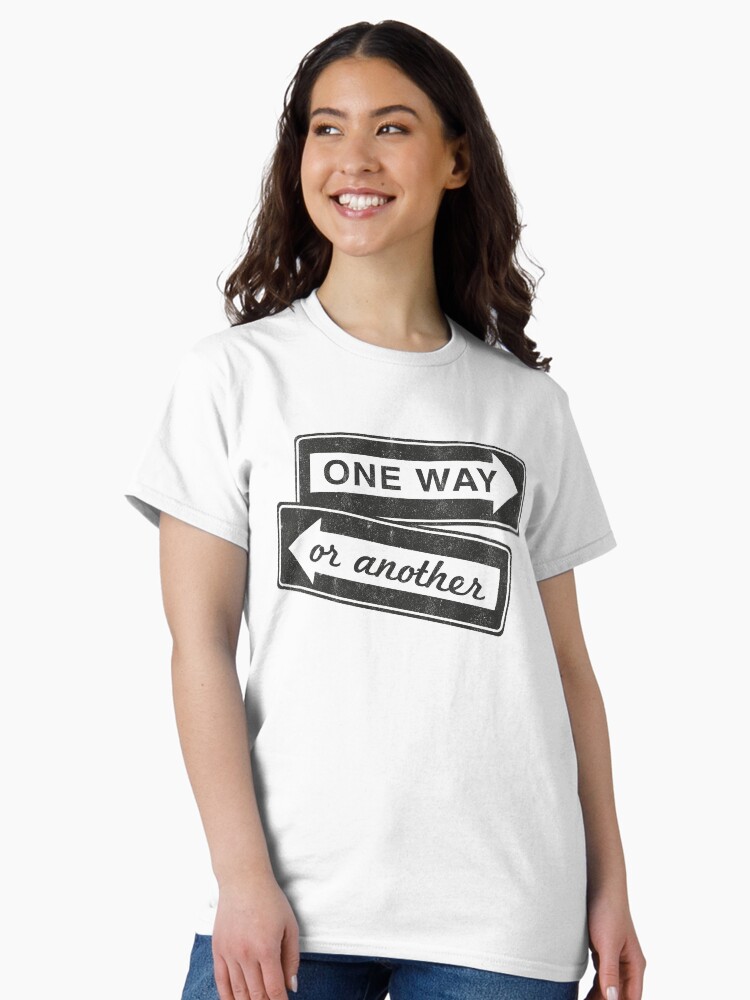 Aperçu 1 sur 7. T-shirt classique avec l'œuvre One way or another créée et vendue par Jeanne-LMBB.