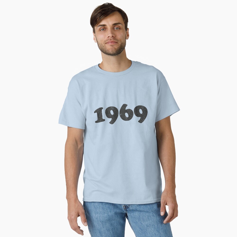 Aperçu de l'œuvre T-shirt classique créée et vendue par Jeanne-LMBB.