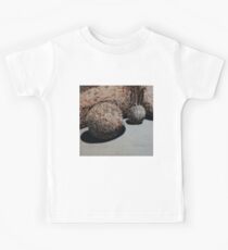 Boulder oil painting 1 Kids Tee