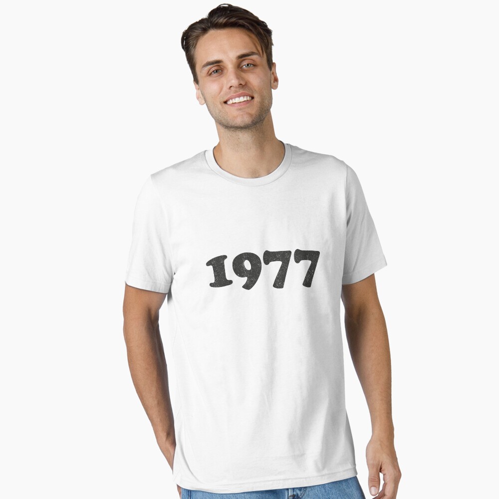 Aperçu de l'œuvre T-shirt essentiel créée et vendue par Jeanne-LMBB.