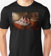 Teacher - Classroom - Education can be fun Unisex T-Shirt