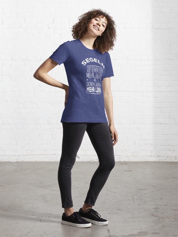 Alternative Ansicht von Segeln gibt deinem Leben mehr Jahre - Segelsport Geschenk Essential T-Shirt