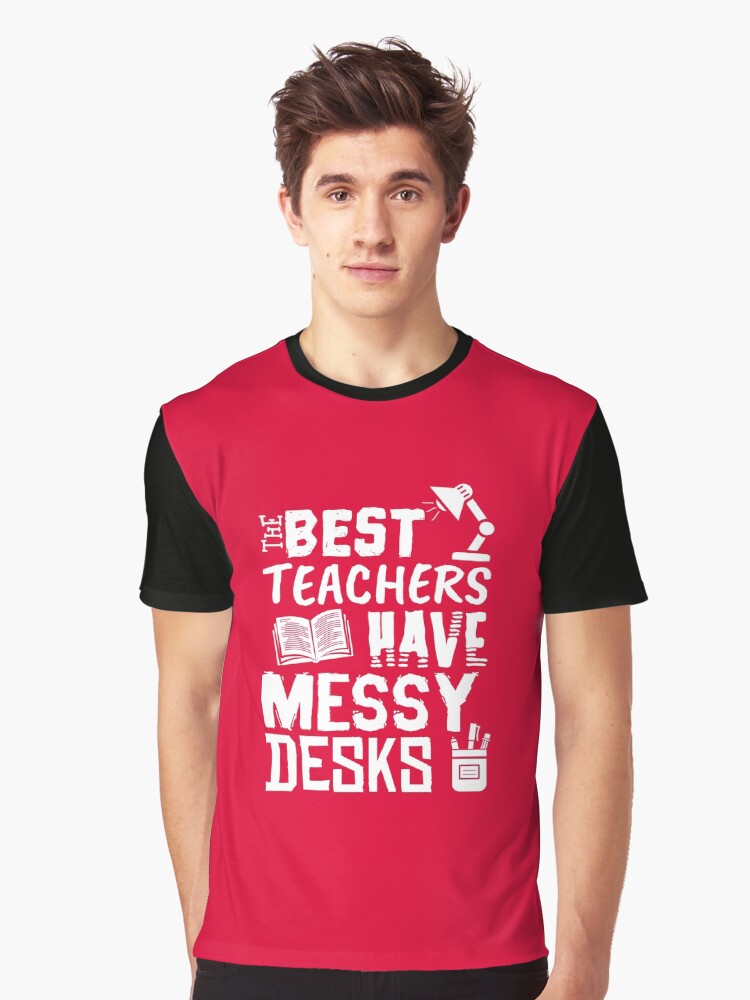 Thumbnail 1 von 5, Grafik T-Shirt, The Best Teachers Have Messy Desks - Messy Desk Gift designt und verkauft von yeoys.