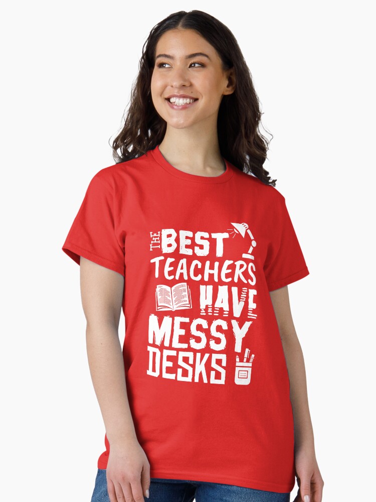 Thumbnail 2 von 7, Classic T-Shirt, The Best Teachers Have Messy Desks - Messy Desk Gift designt und verkauft von yeoys.