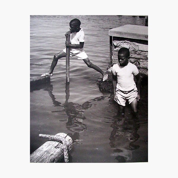 Artikelvorschau, Boys out to play in the water entworfen und verkauft von al holliday.
