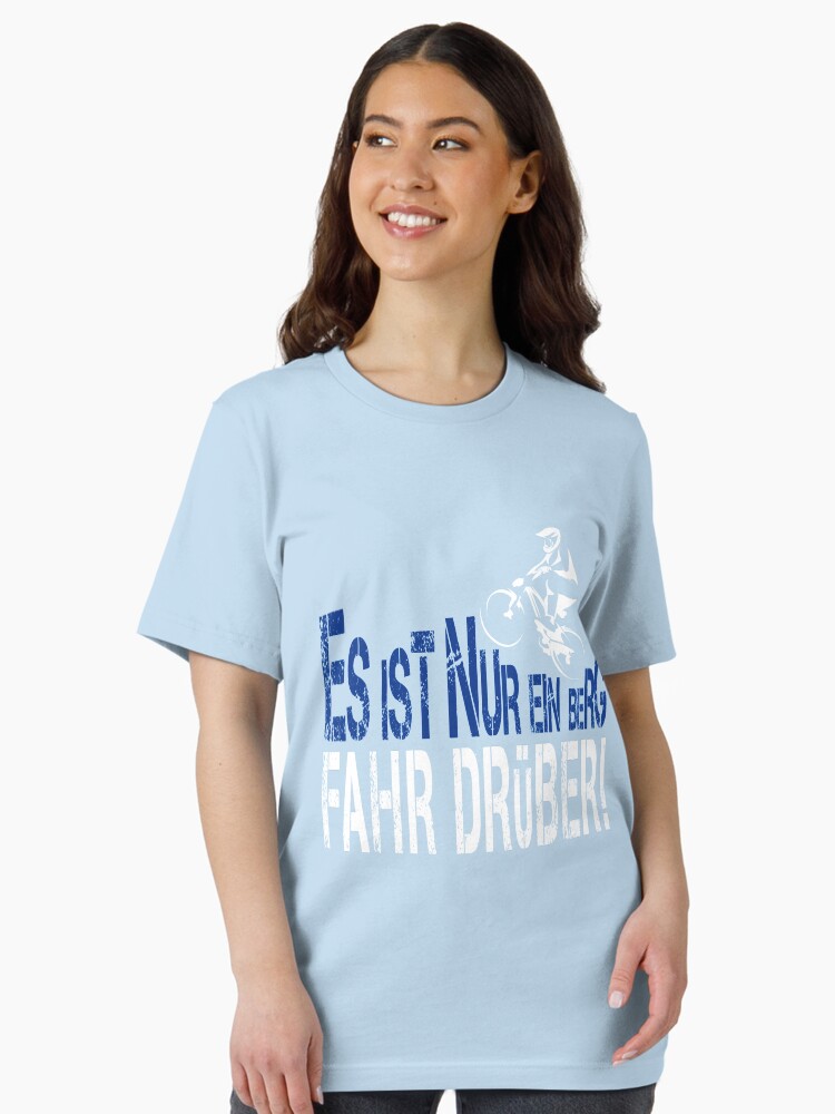 Thumbnail 2 von 7, Essential T-Shirt, Es ist nur ein Berg - Mountainbike Geschenk designt und verkauft von yeoys.