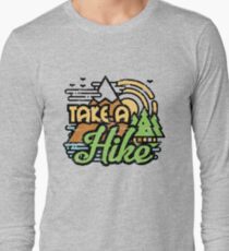 Eine Wanderung machen Langarmshirt