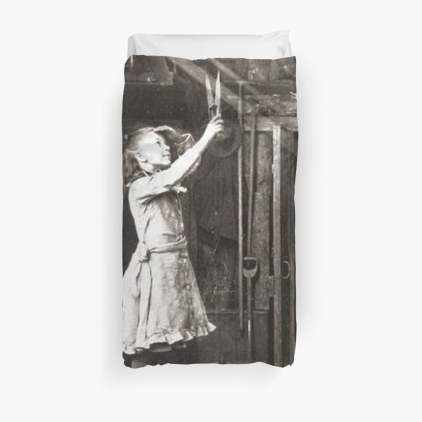 Striking Historical Photo That Bring the Past to Life #HistoricalPhoto #Historical #Photo #vintage #clothing, #people, #adult, #group, #child, #vertical, #brown, #photography, #clothing, #women, #men Duvet Cover