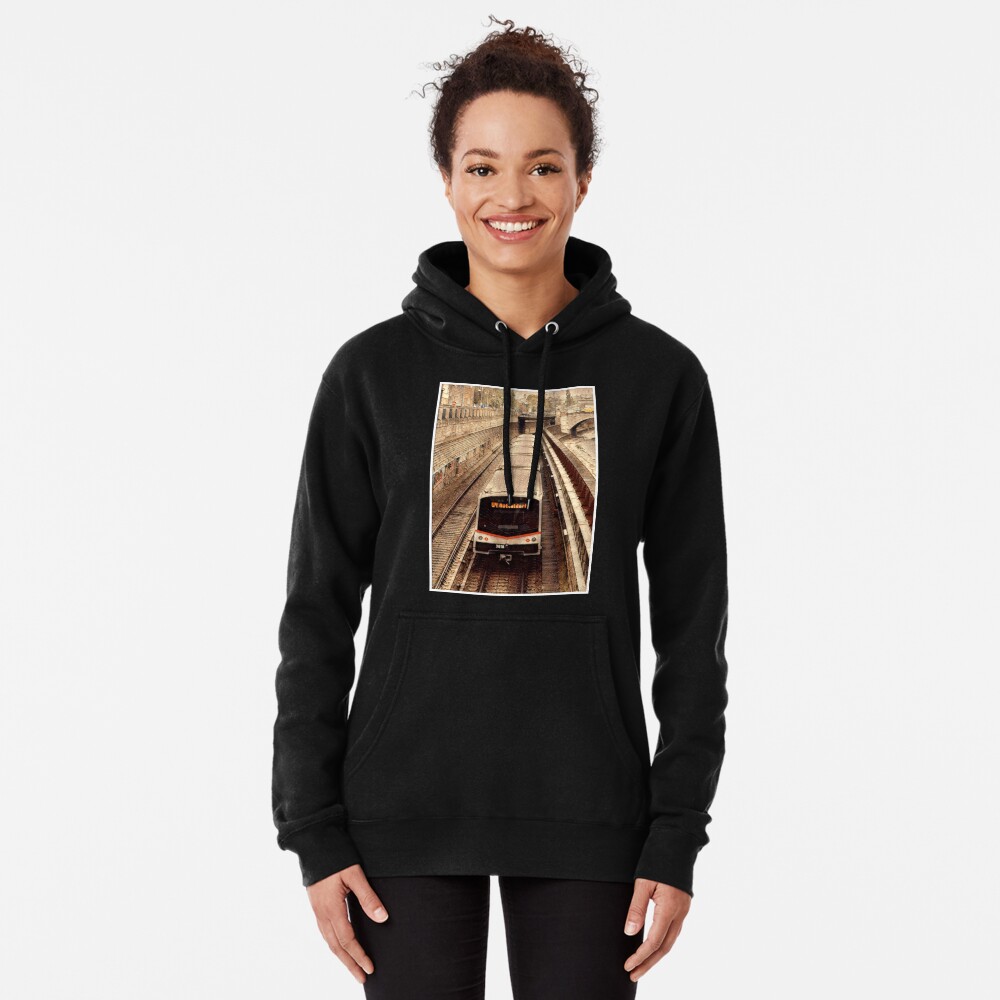 Vienna Train V3 (w. border frame) Pullover Hoodie