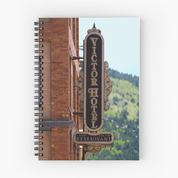 Aperçu de l'œuvre Victor Hotel Sign, Colorado créée et vendue par Catherine Sherman.