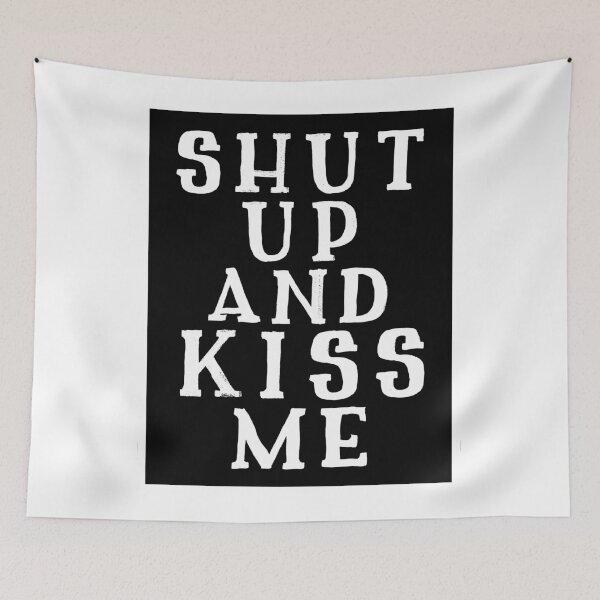 Aperçu de l'œuvre SHUT UP ET KISS ME T-SHIRT créée et vendue par giftdayprints.