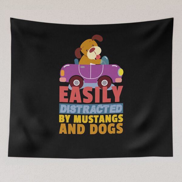Aperçu de l'œuvre T-shirt drôle de maman de chien facilement distrait par les Mustangs et les chiens créée et vendue par trendo.