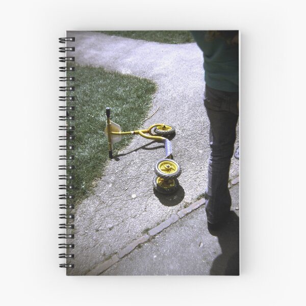 Aperçu de l'œuvre Discarded yellow scooter - Lomography - Holga créée et vendue par Brogaman.