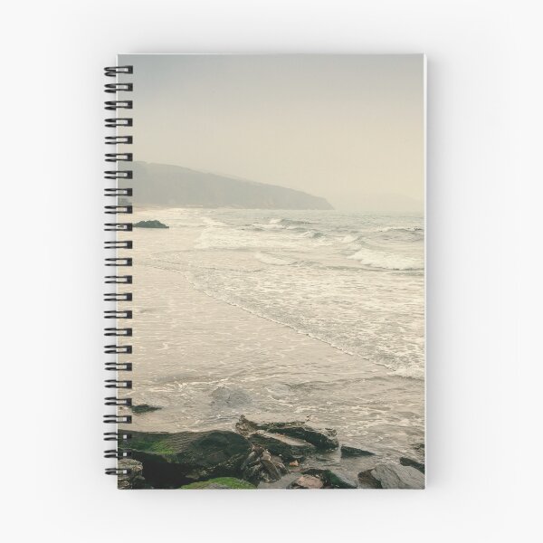 Artikelvorschau, Wintertage am Pentewan Beach, Cornwall entworfen und verkauft von Lucy Davey.
