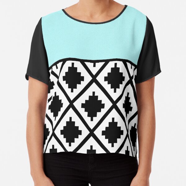 Geometrisches blaues schwarzes weißes Ethnomuster des Aqua Chiffon Top