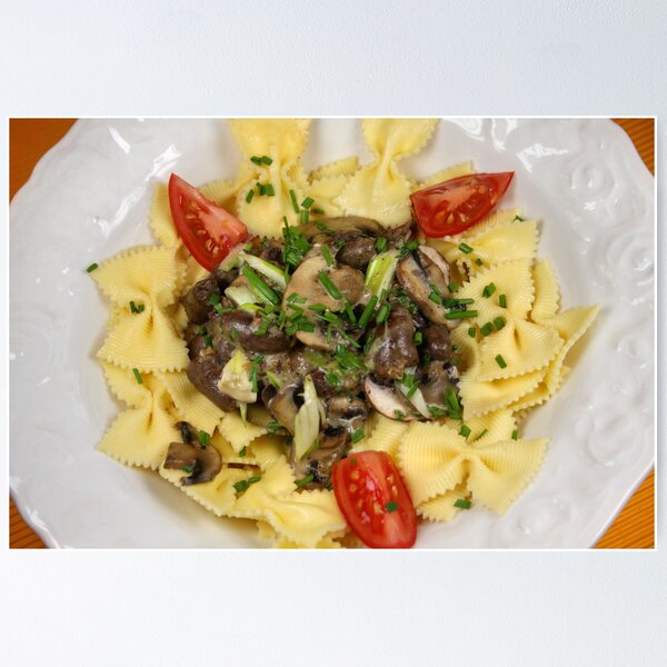 Artikel-Vorschau von Geflügelherz-Ragout mit Pilzen an Farfalle, designt und verkauft von SmoothBreeze7.