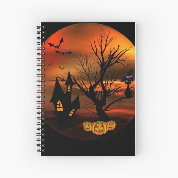 Halloween Katze mit Zauberhut in einem blattlosen Baum, leuchtende Kürbisse, Fledermäuse und eine alte Villa Spiralblock