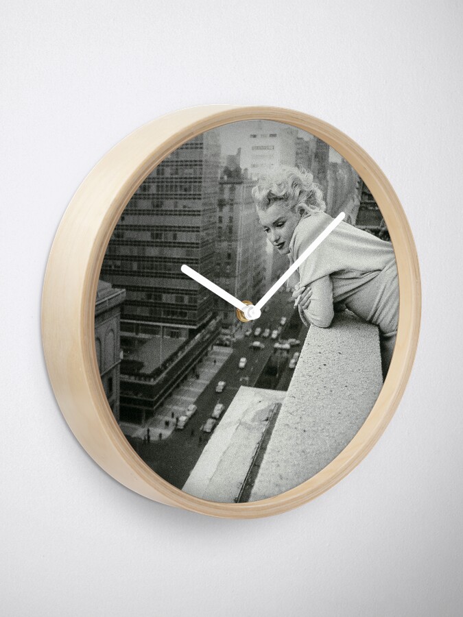 Alternate view of Marilyn Monroe overlooking New York City Clock
