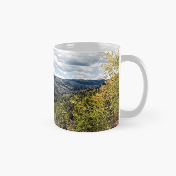 Aperçu de l'œuvre Surplombant la rivière Yellowstone un jour d'automne créée et vendue par Belinda Greb Photography.