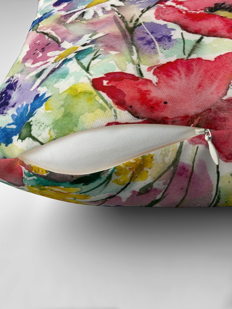 Aperçu 2 sur 4. Coussin avec l'œuvre Aquarelle Fleurs De Printemps créée et vendue par MonikaWyszynska.