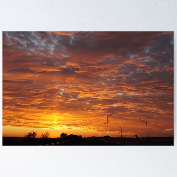 Artikelvorschau, Orange Sonnenuntergang über Kansas-Bahngleis entworfen und verkauft von Erica Robbin.