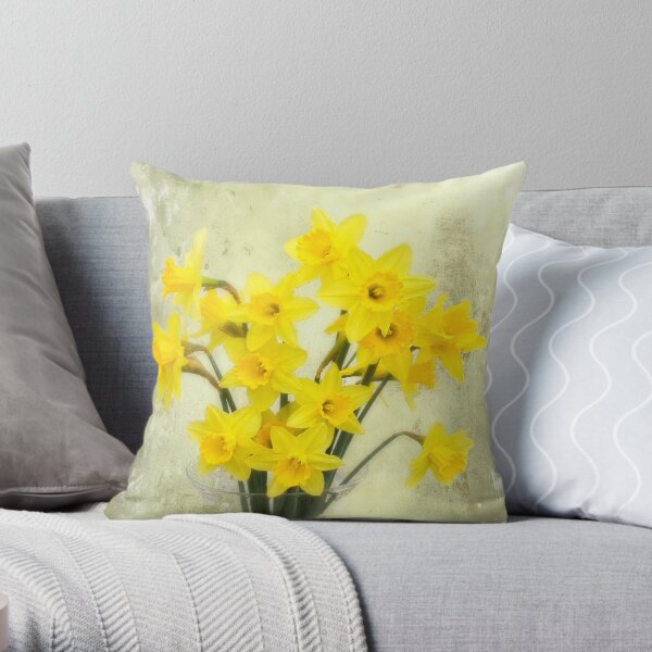 Daffodils in springtime Throw Pillow